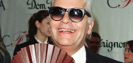 Unverwechselbar maskenhaftes Äußeres: Karl Lagerfeld Unverwechselbar maskenhaftes Äußeres: Karl Lagerfeld