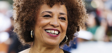 Gefeierte Freiheitskämpferin: Angela Davis beim Filmfestival in ...