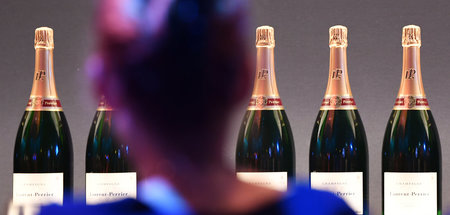 Champagner im Regal: Wenn in Botschaften, Behörden und Ministeri... Champagner im Regal: Wenn in Botschaften, Behörden und Ministeri...