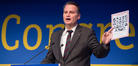 Alter Hut: Günter Krings, Staatssekretär im Innenministerium, mi