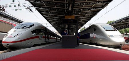 Deutscher ICE und französischer Hochgeschwindigkeitszug TGV in P...