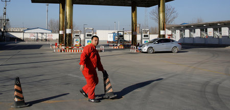 Einfahrt zu einer LNG-Tankstelle im chinesischen Baoding (5.12.2...