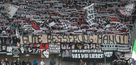 Brüche für Banner: Aktion für einen von der hessischen Polizei v... Brüche für Banner: Aktion für einen von der hessischen Polizei v...