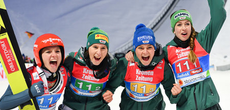 Vier gewinnt: Katharina Althaus, Ramona Straub, Carina Vogt und ... Vier gewinnt: Katharina Althaus, Ramona Straub, Carina Vogt und ...