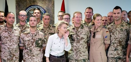 Kriegsministerin U. v. L. bringt vegane Ernährung und Superfood ... Kriegsministerin U. v. L. bringt vegane Ernährung und Superfood ...