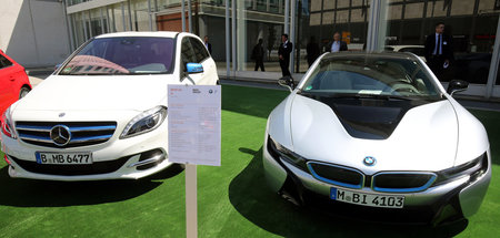 Freihändig auf der Autobahn: BMW und Daimler geben sich visionär