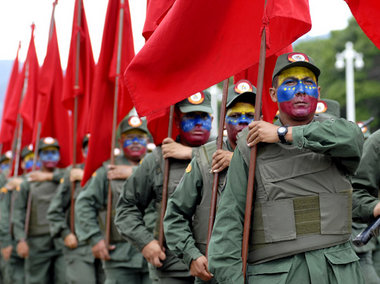 Venezolanische Reservisten paradieren am Unabhängigkeitstag (5. ... Venezolanische Reservisten paradieren am Unabhängigkeitstag (5. ...