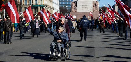 Alt- und Neonazis ziehen an ihrem »Tag der Legionäre« durch die ...