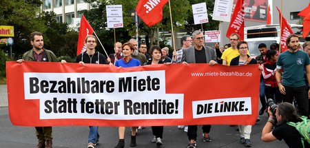 Demonstrationszug für bezahlbare Mieten in Berlin mit Katja Kipp...