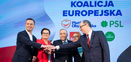 SLD-Chef Wlodzimierz Czarzasty (rechts im Bild) gibt der »Europä...