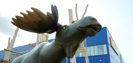 Elchfigur neben dem IKEA in Kaarst (12. Oktober 2017)