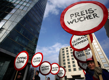 Protestaktion des Bündnisses »Bahn für alle« am 29. Februar vor ...