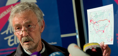 Claus Schreer auf einer Pressekonferenz des Aktionsbündnis »Stop