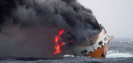 Bedrängt das Klima zusätzlich: Das brennende Containerschiff »Gr...