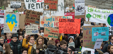 Lassen sich das Streiken nicht verbieten: Mehr als 10.000 Schüle...
