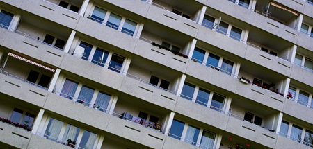 Fassade eines Wohnblocks der Deutsche Wohnen in Hannover (7.12.2...