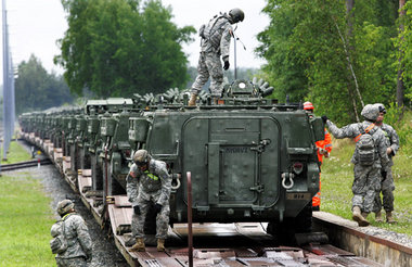 PR-Foto der US-Armee: Soldaten beim Training auf dem Stützpunkt ...
