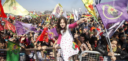 »Selbstbestimmte Gemeinschaften« (Newroz-Fest in Istanbul 2015)