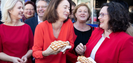 An der Waffel: Manuela Schwesig, Katarina Barley und Andrea Nahl...