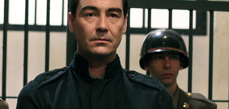 Vier Monate nach seiner Festnahme kommt Albert Speer (Nathaniel ...