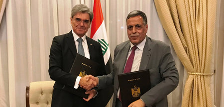 Siemens-Boss Josef Käser und Iraks Elektrizitätsminister Qasim A...