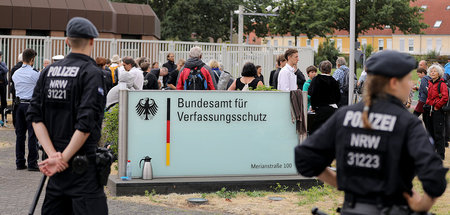 Demonstration vor dem Bundesamt für Verfassungsschutz (August 20...