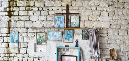 »Märtyrer« von Maharda: Schrein für die Getöteten an der Wand ei...