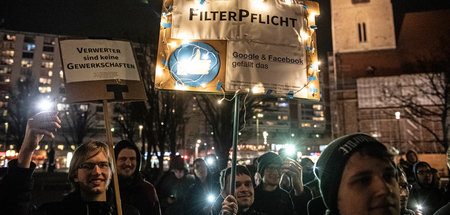Auf die Entscheidung des Europaparlaments reagierten Gegner der ...