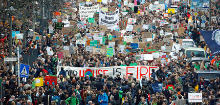 Massenbewegung: Demonstration unter dem Motto »Fridays for Futur...