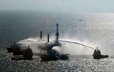 Pemex ist nicht gerade vom Glück verfolgt: Feuer auf einer Förde...