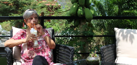 Als 2010 Christas Mann verstarb, wanderte sie nach Thailand aus:...