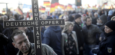 Die Beschwörung einer wachsenden Bedrohung von außen (Demonstrat...