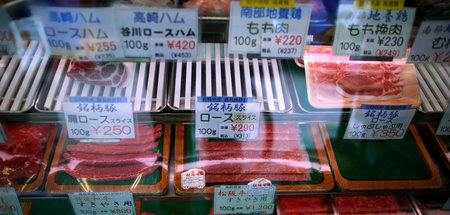 Rind- und Schweinefleisch in einer Metzgerei in Tokio (25.7.2018...