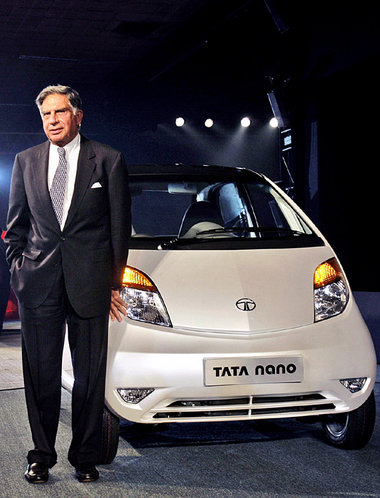 Konzernchef Ratan Tata präsentierte im Januar mit dem »Nano« den...