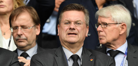 Würden Sie diesen Herren Ihren Verband anvertrauen? Wir auch nic... Würden Sie diesen Herren Ihren Verband anvertrauen? Wir auch nic...
