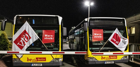 Nach der Tarifeinigung sind die Löhne der Beschäftigten von BVG ...