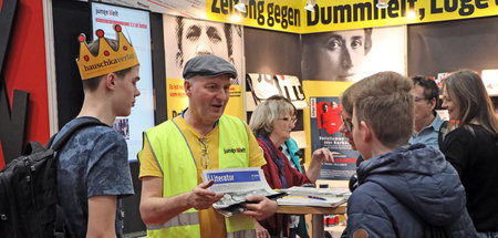 junge Welt bekannt machen, hier auf der Buchmesse Leipzig (März 