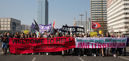 Start der Berliner Demonstration am Alexanderplatz
