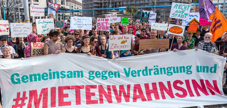 Start der Berliner Demonstration am Alexanderplatz