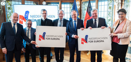 Ein Unternehmer (Volker Müller), ein Gewerkschafter (Mehrdad Pay... Ein Unternehmer (Volker Müller), ein Gewerkschafter (Mehrdad Pay...