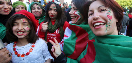 Die Protestbewegung in Algerien fordert einen radikalen Politikw... Die Protestbewegung in Algerien fordert einen radikalen Politikw...