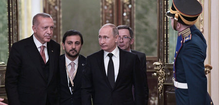 Der türkische Staatspräsident Recep Tayyip Erdogan (l.) am Monta...