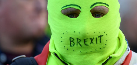 Ein maskierter Brexit-Befürworter am 29. März bei einer Demonstr... Ein maskierter Brexit-Befürworter am 29. März bei einer Demonstr...