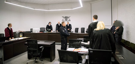 Prozess gegen einen mutmaßlichen IS-Unterstützer in Stuttgart (1... Prozess gegen einen mutmaßlichen IS-Unterstützer in Stuttgart (1...