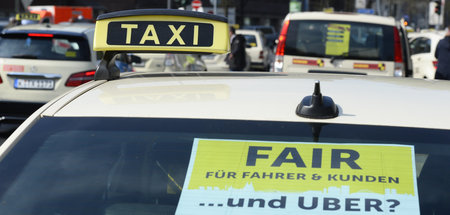 Taxifahrer in Köln nehmen an Protesten gegen die Deregulierung d... Taxifahrer in Köln nehmen an Protesten gegen die Deregulierung d...