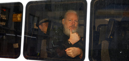 Nach seiner Verhaftung wird Julian Assange zum Gericht in Westmi...