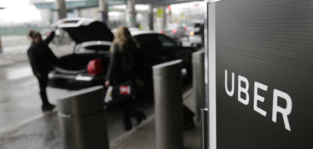 Uber-Abholpunkt am Flughafen LaGuardia, New York City