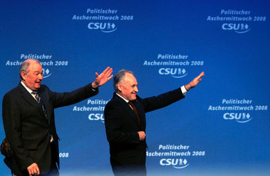 Alte Leutnants mimen die Heerführer – Bayerisches Führungsduo Be...