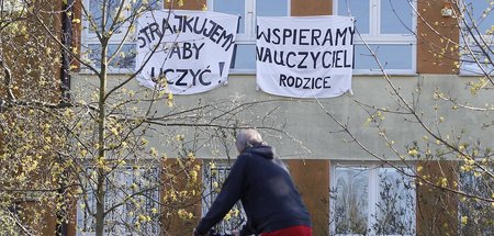 Poland_Teacher_s_Str_60992904.jpg