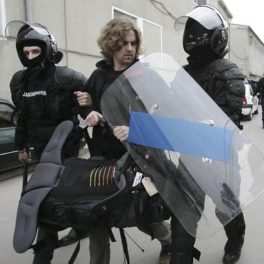 Rumänische Polizei nimmt Anti-NATO-Demonstranten fest